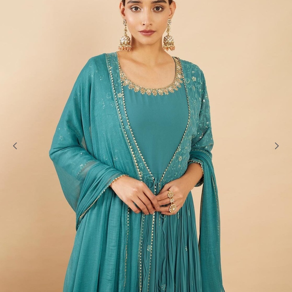 Embellished gown dress with jacket heavily embroidered - Picture 8 of 8